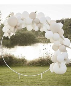 Hvit Månebue i Metall 2 m - Botanisk Bryllup