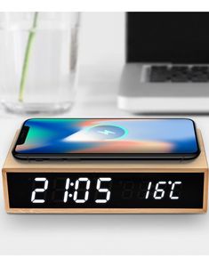 Klokke og Trådløslader i Bambus