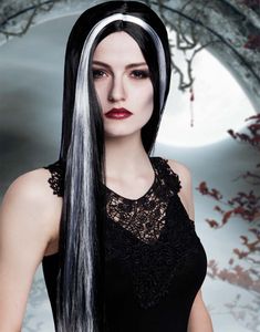 Svart Lang Parykk med Midtskill og Hvite Striper