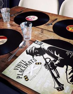 Pakke med Fire Forskjellige Vinylplate Bordbrikker 37x37 cm