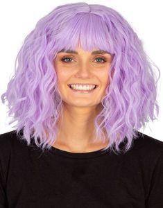 Kort Lavendelfarget Parykk med Bølger og Pannelugg